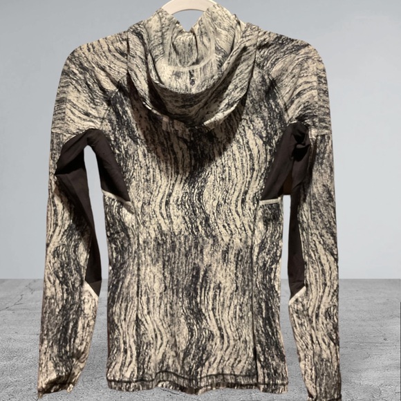 * * 🍋 Lululemon RunBeam Lightweight Pullover - Picture 2 of 8